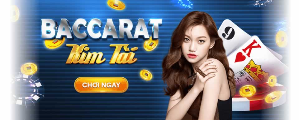 Bánh kem hình quả bóng đá của Hubet Camera Online tại Hubet - Hubet